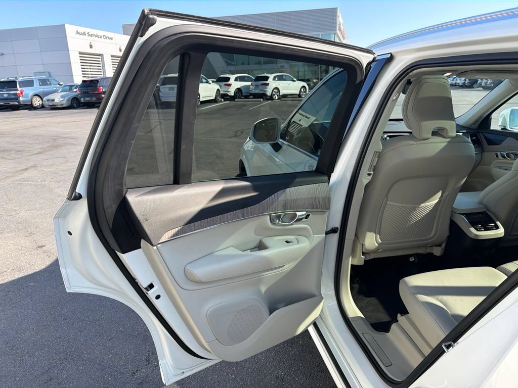 Certified 2023 Volvo XC90 B6 Plus w/ Protection Package Premier AWD/4WD image 7