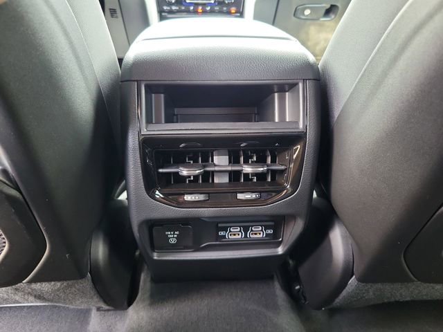 Used 2026 Jeep Grand Cherokee Laredo X RWD image 11