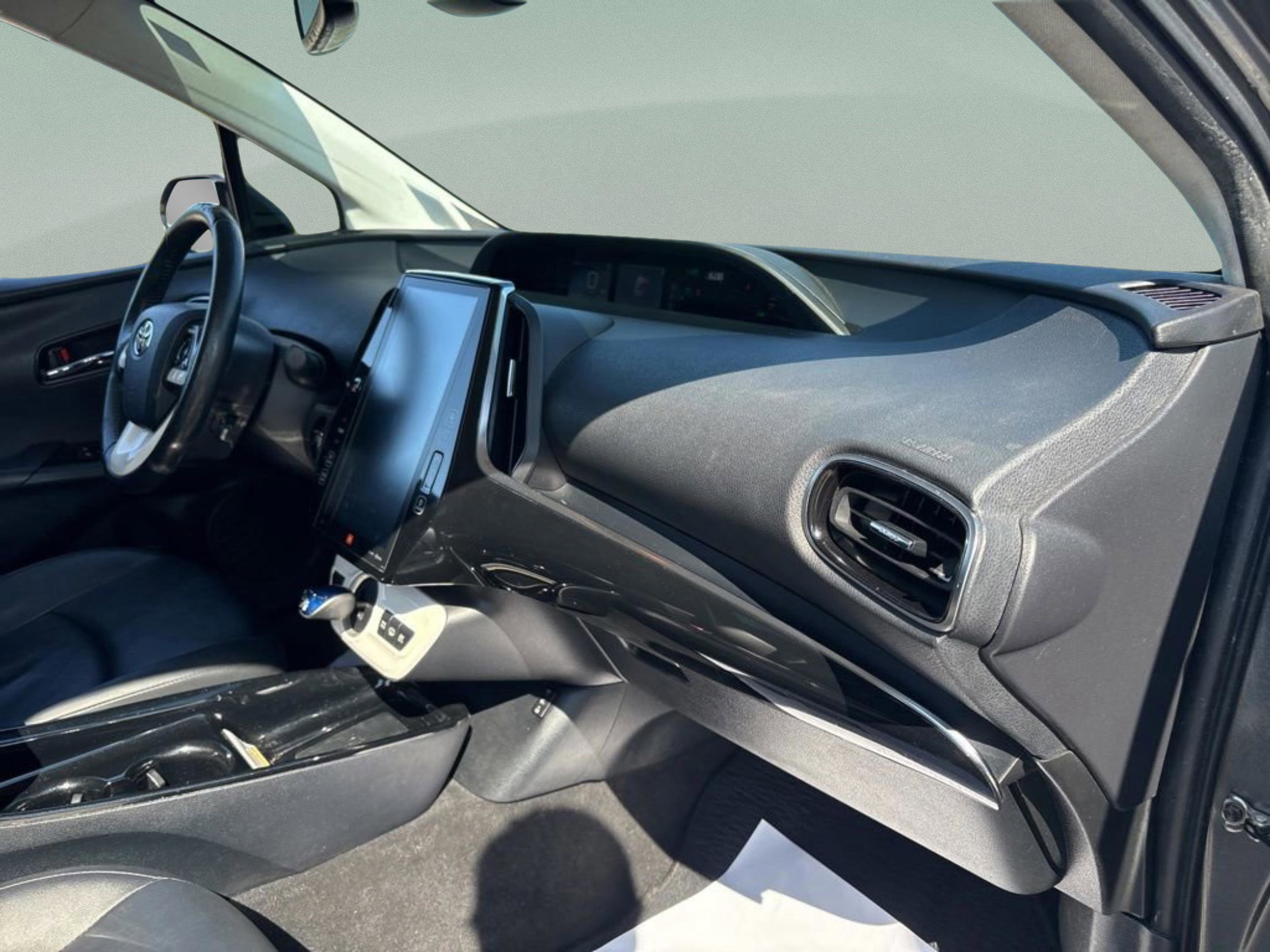 Used 2017 Toyota Prius Prime Advanced w/ Carpet Mat Package FWD image 23