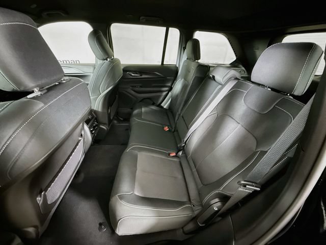 New 2027 Jeep Grand Cherokee Laredo AWD/4WD image 22