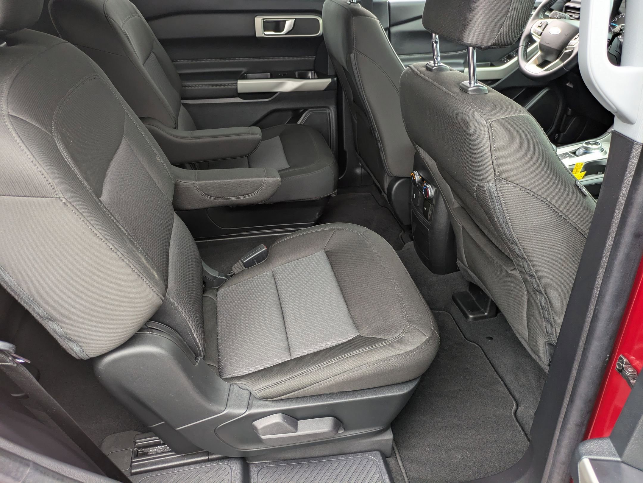 Used 2022 Ford Explorer XLT image 33