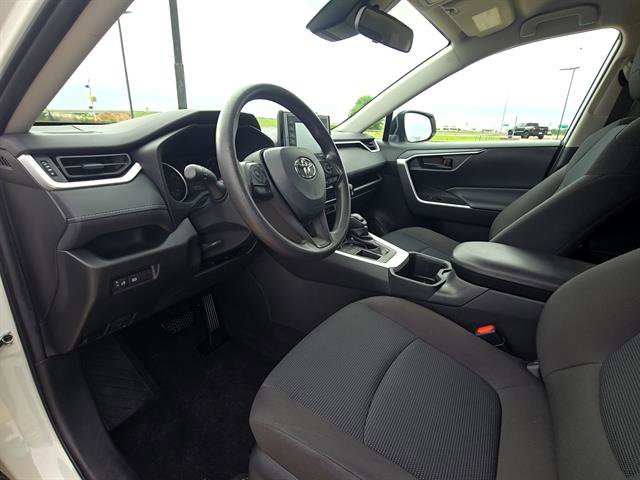 Used 2022 Toyota RAV4 LE FWD image 9