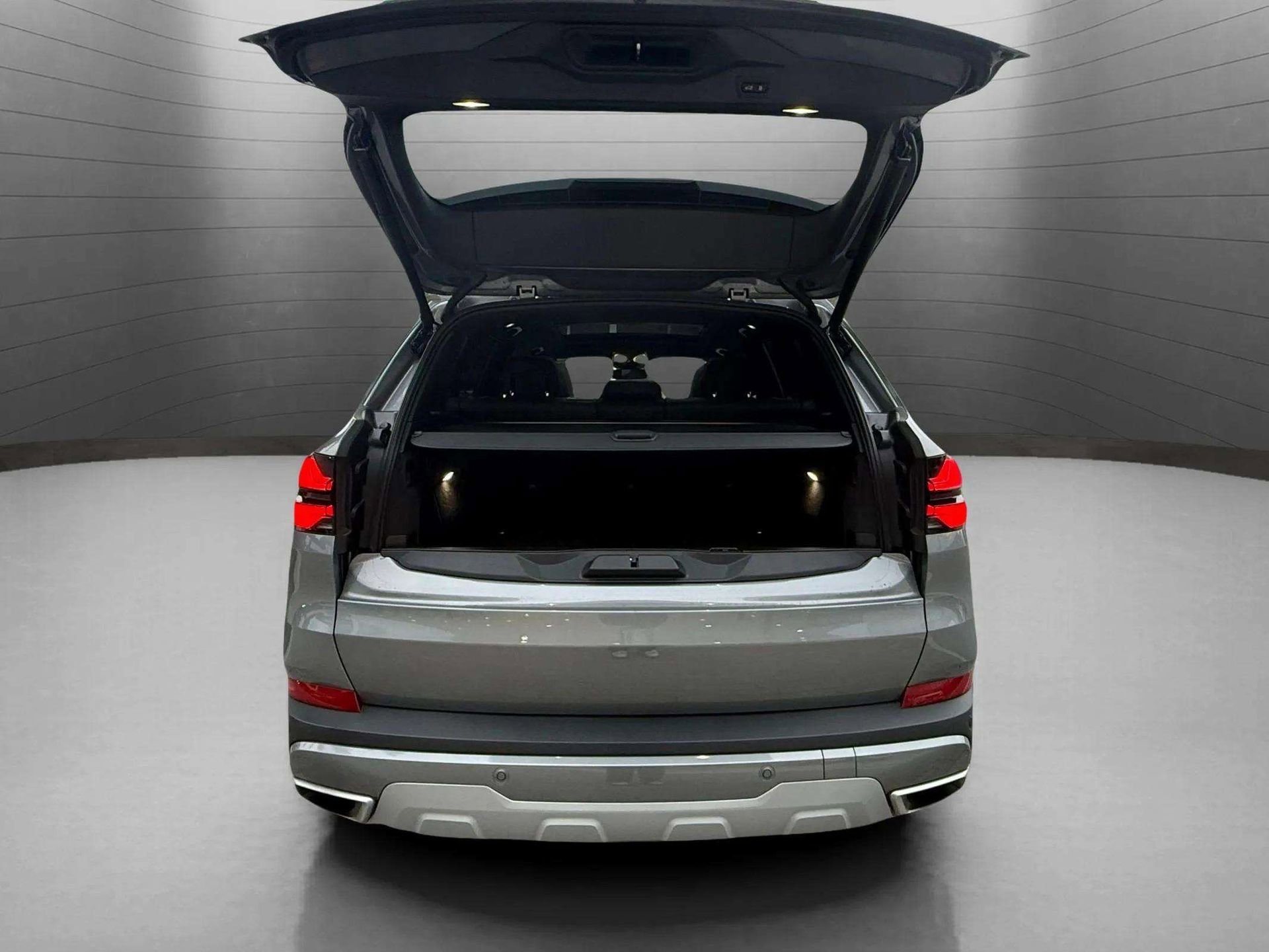 Used 2024 BMW X5 xDrive40i w/ M Sport Package image 17