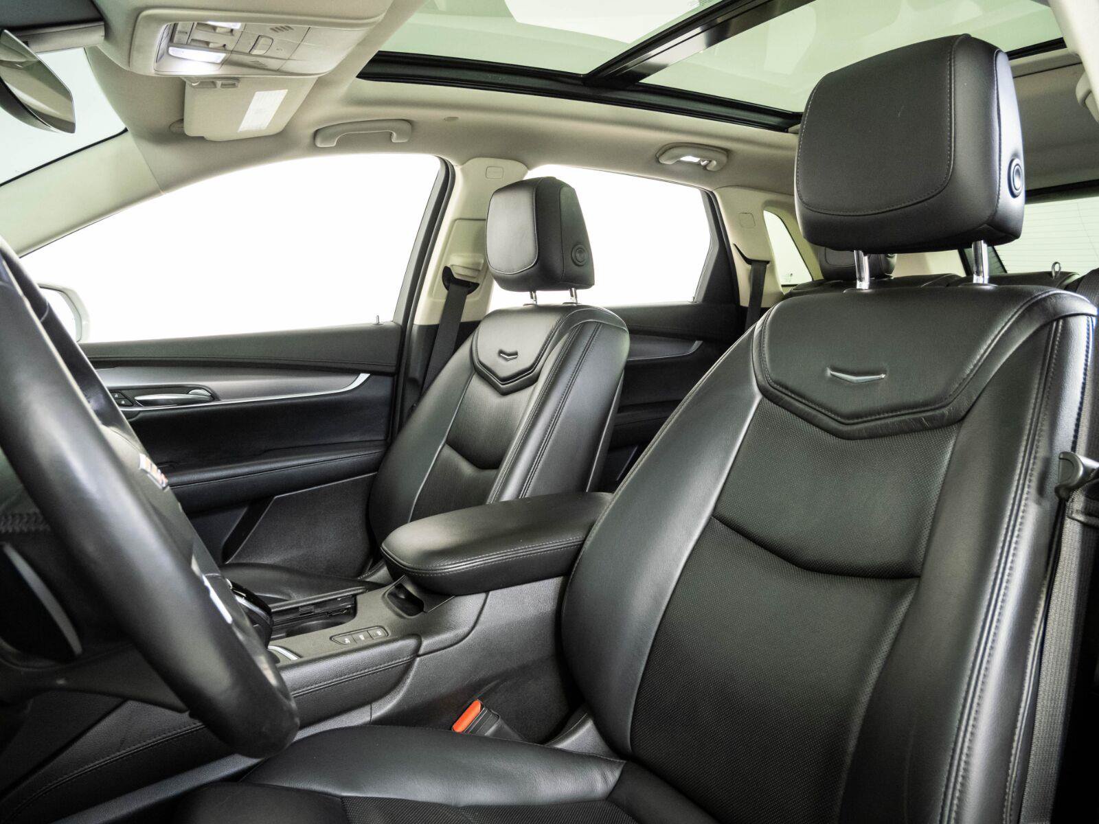Used 2019 Cadillac XT5 Premium Luxury AWD/4WD image 5