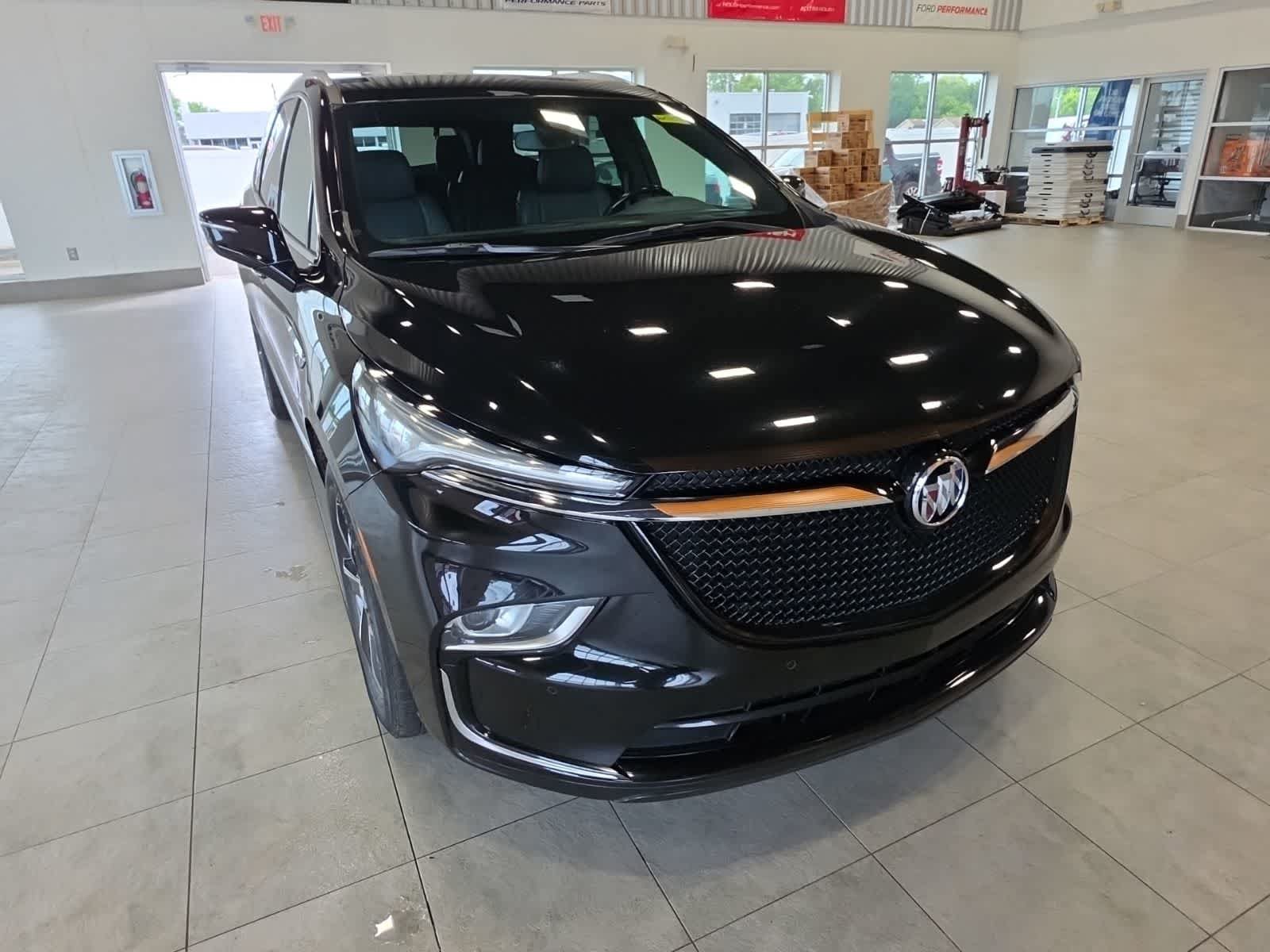 Used 2022 Buick Enclave Essence w/ Sport Touring Edition FWD image 4