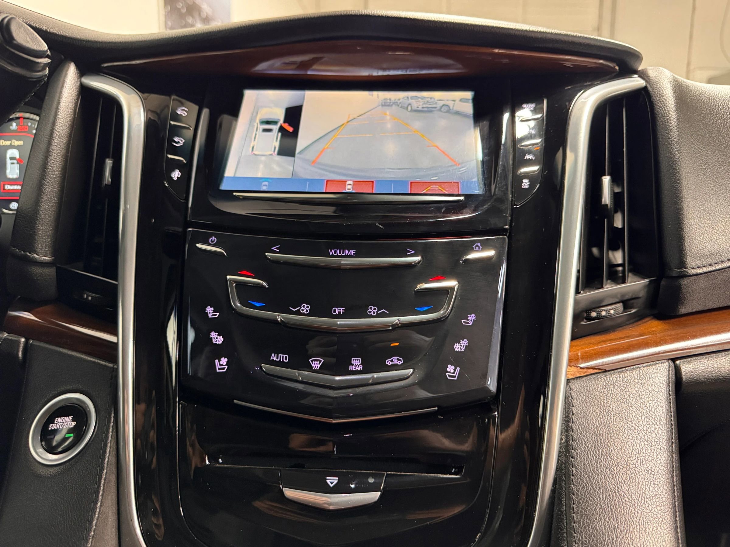 Used 2019 Cadillac Escalade ESV Premium Luxury image 11