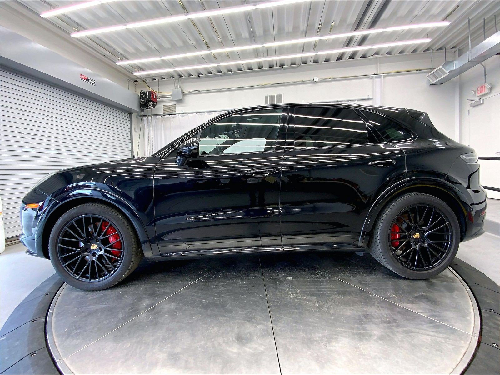 Used 2023 Porsche Cayenne GTS AWD/4WD image 2