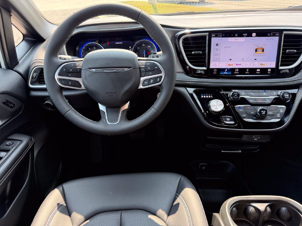 New 2027 Chrysler Pacifica Select FWD image 8