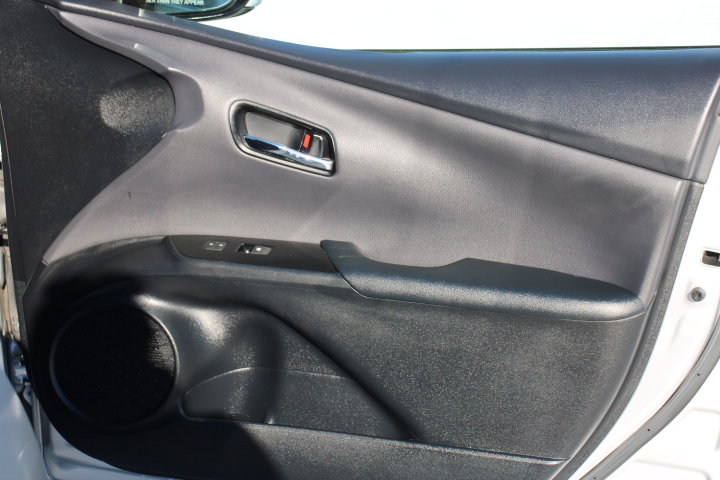 Used 2018 Toyota Prius Prime Plus image 17