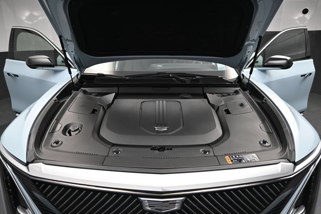 Certified 2024 Cadillac Lyriq Luxury AWD/4WD image 18