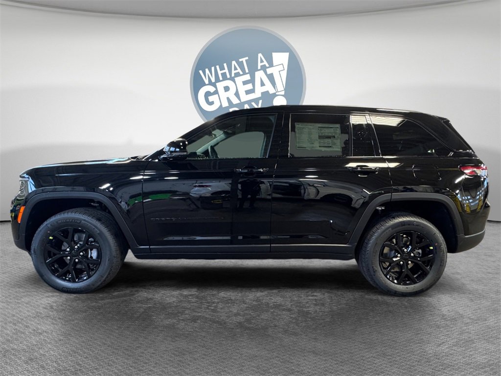 New 2025 Jeep Grand Cherokee Altitude image 7