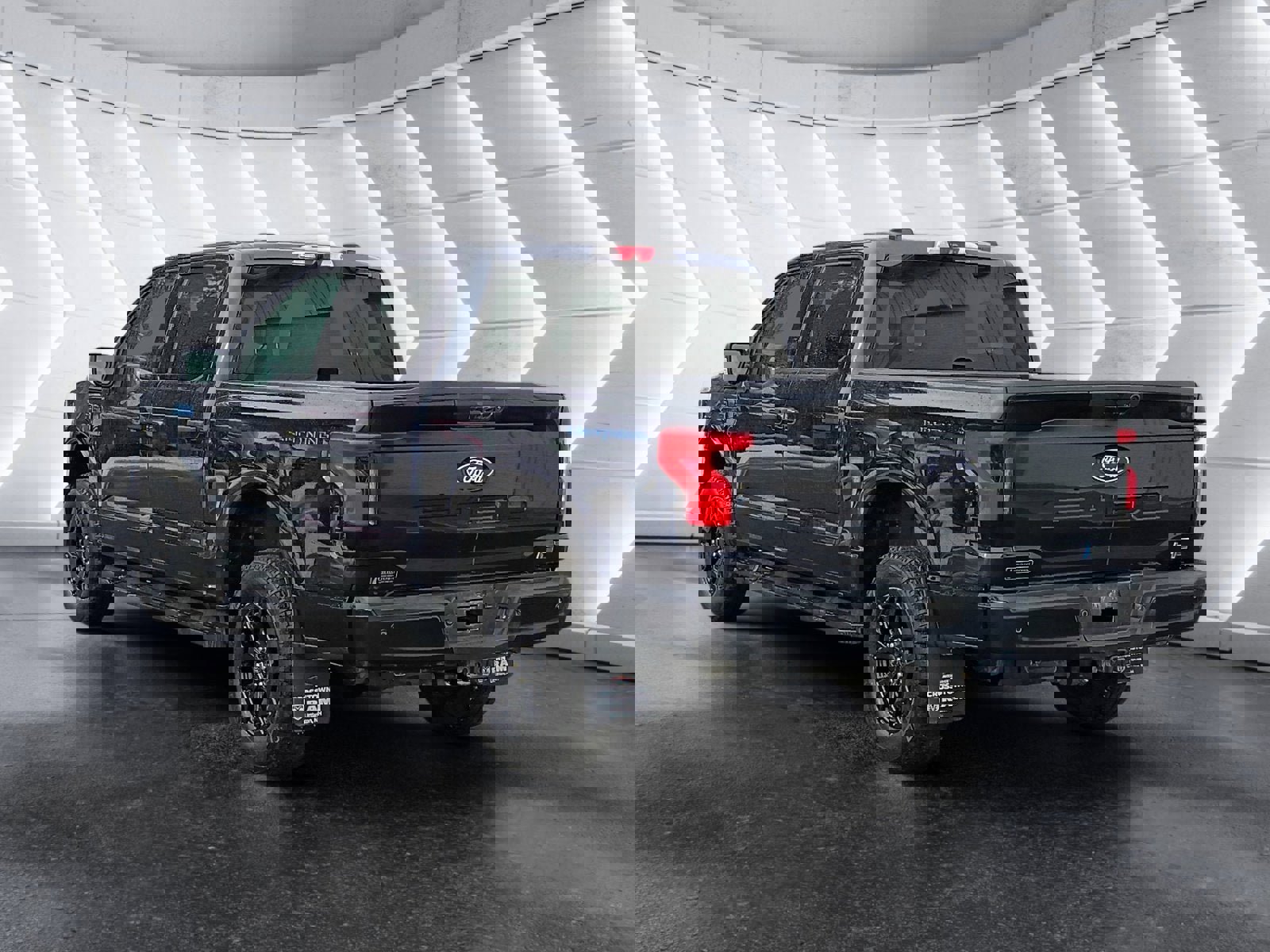 Used 2025 Ford F150 Lightning XLT image 4