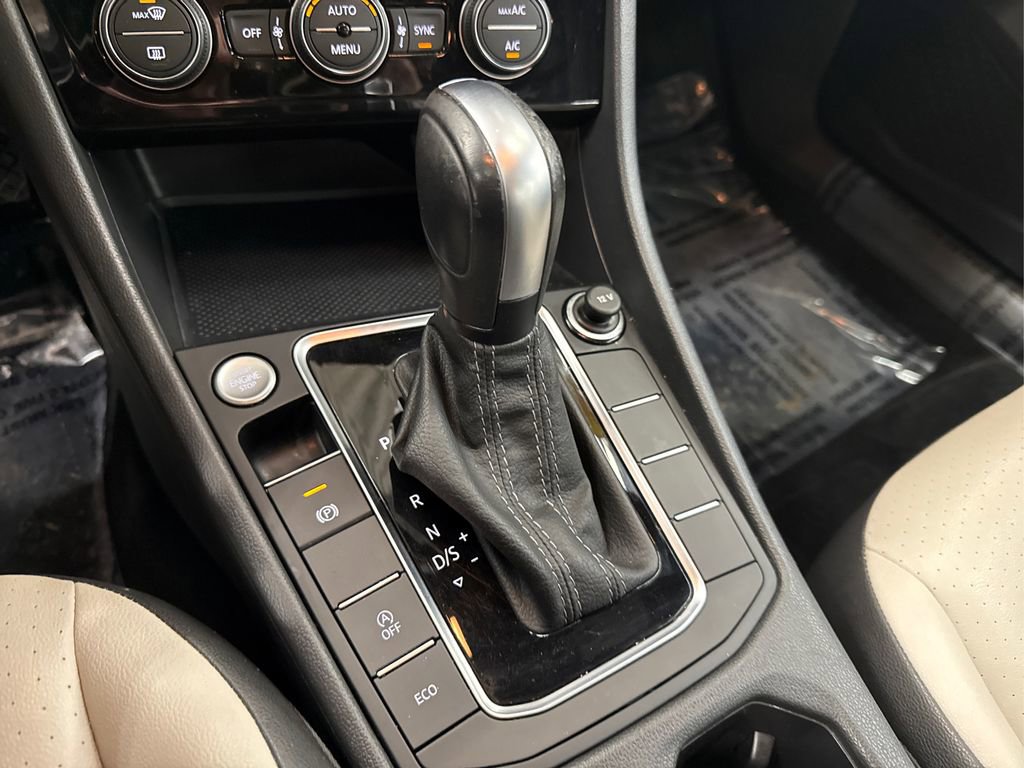 Used 2020 Volkswagen Jetta R-Line w/ R-Line Cold Weather Package image 31