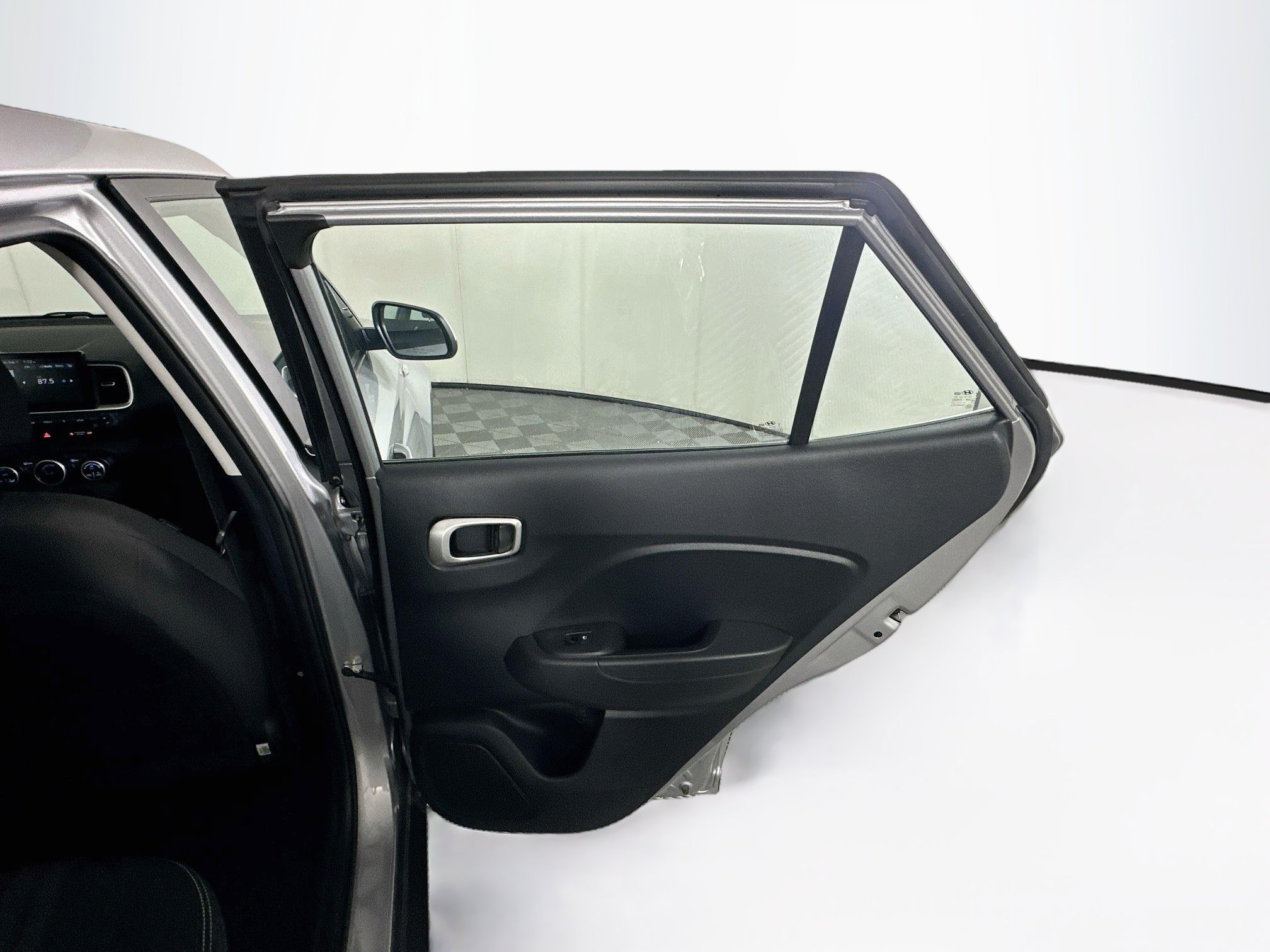 Used 2025 Hyundai Venue SEL FWD image 29