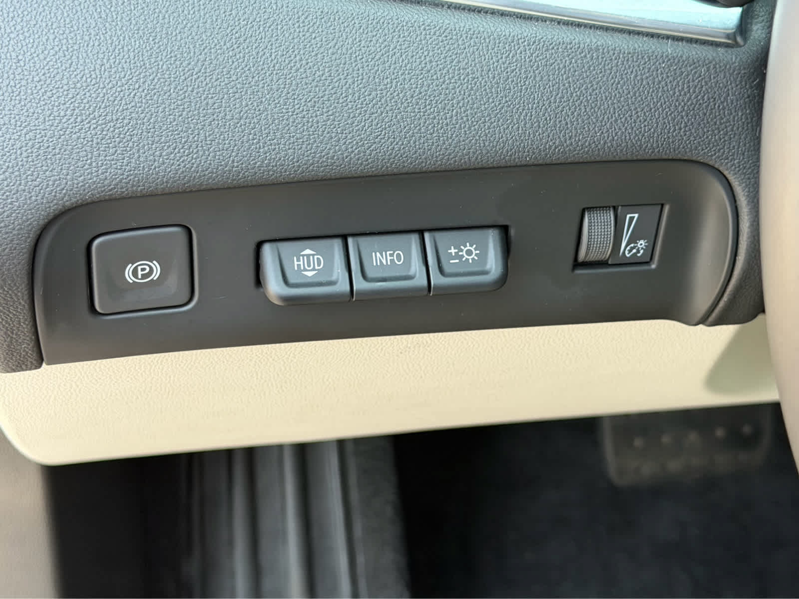 Used 2022 Buick Enclave Premium w/ Surround and Sites Package AWD/4WD image 16