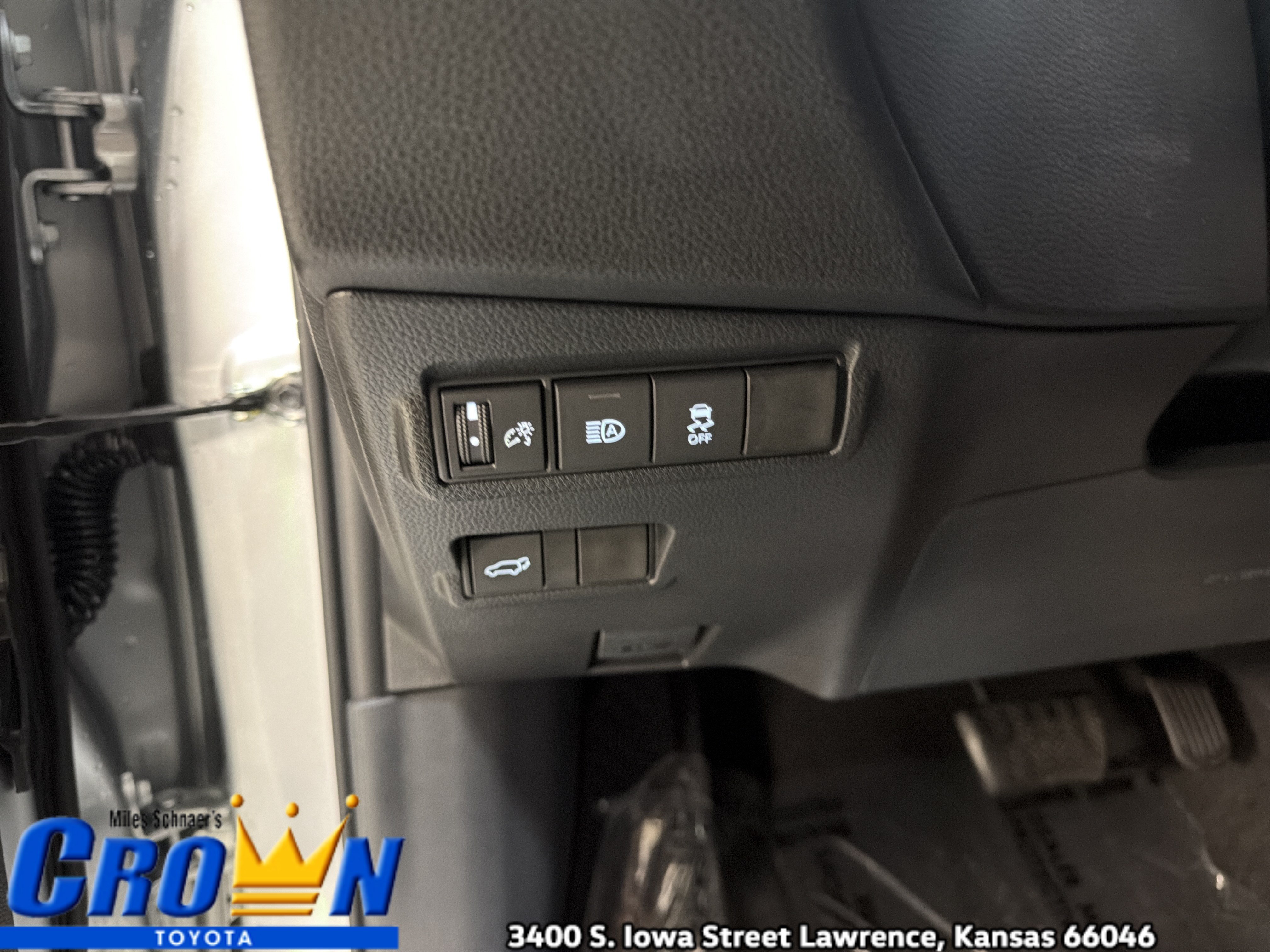 New 2026 Toyota Corolla Cross XLE AWD/4WD image 40