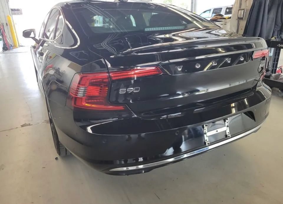 Used 2023 Volvo S90 B6 Plus AWD/4WD image 2