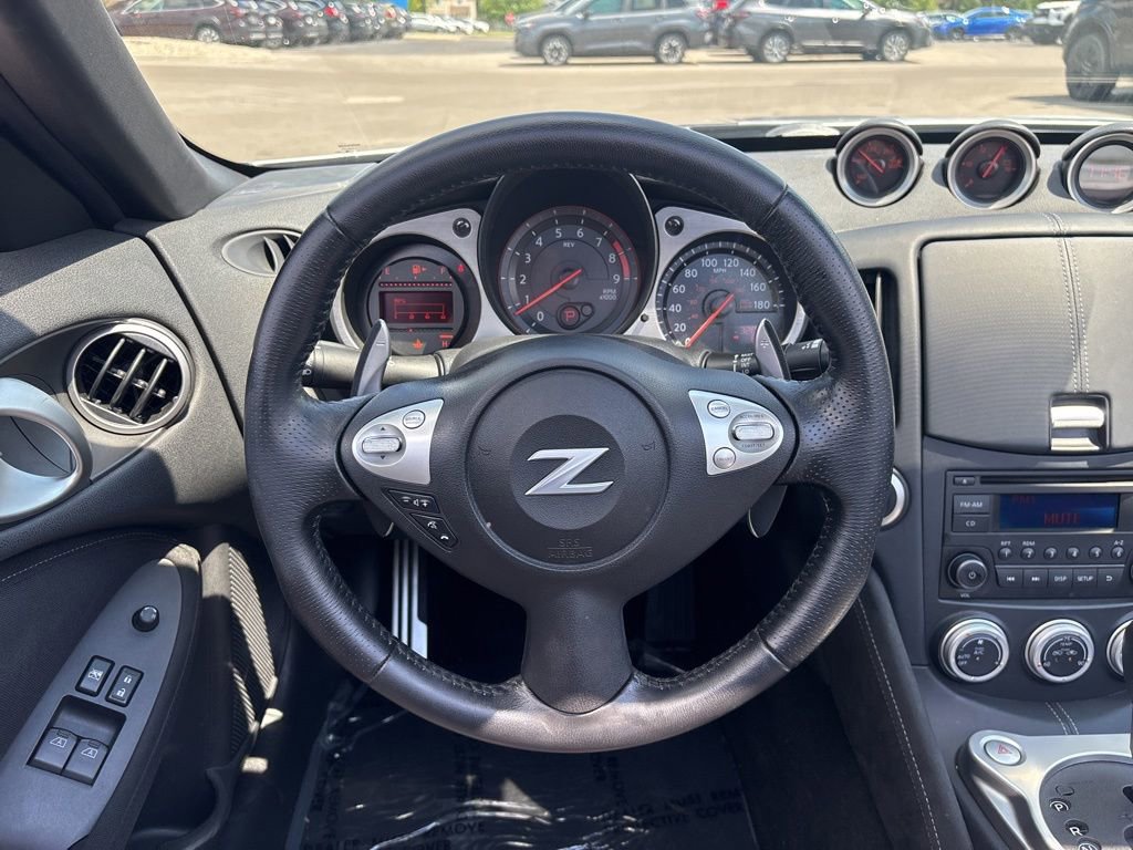 Used 2016 Nissan 370Z Roadster RWD image 11