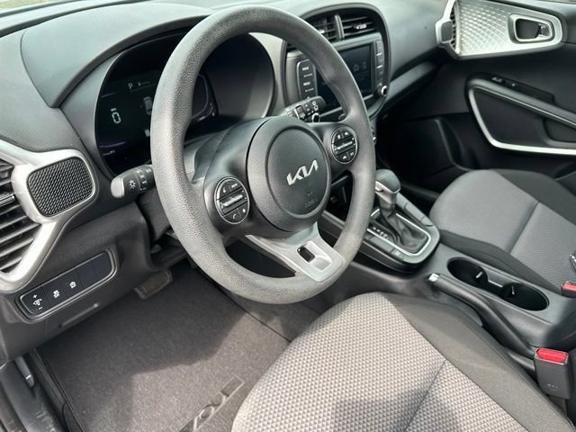 Used 2025 Kia Soul LX w/ LX Technology Package FWD image 18