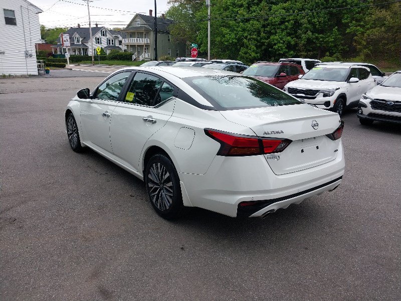 Used 2024 Nissan Altima 2.5 SV w/ SV Premium Package AWD/4WD image 6