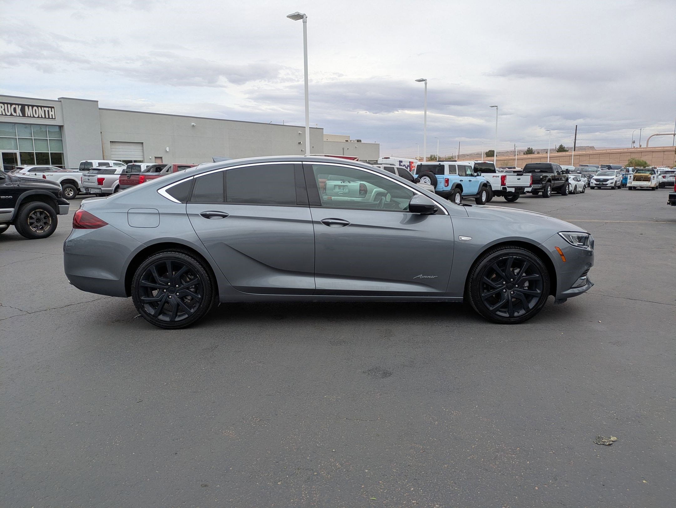 Used 2020 Buick Regal Avenir w/ Driver Confidence Package II image 2