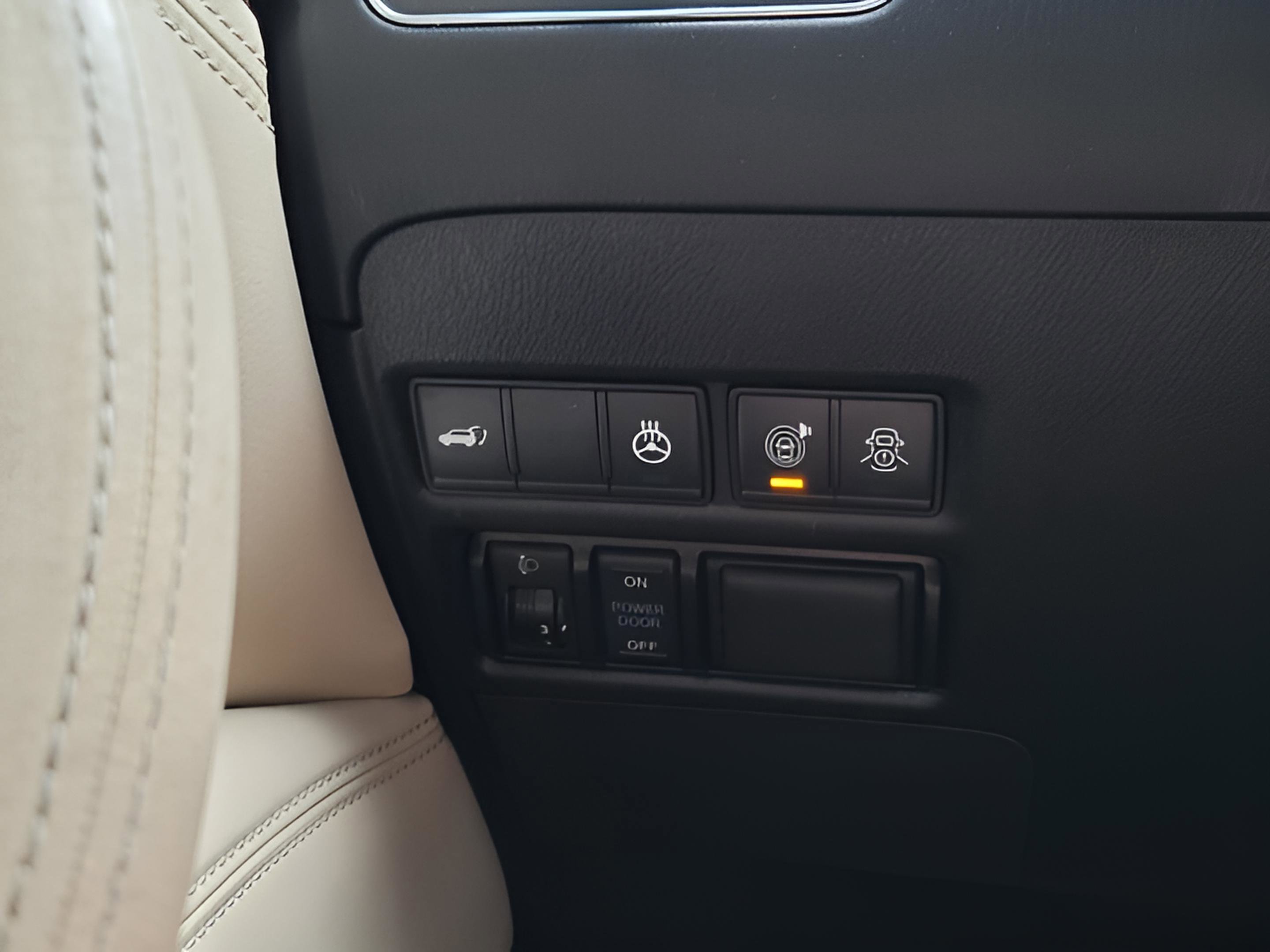 Used 2019 Nissan Armada Platinum w/ Captain's Chairs Package image 26