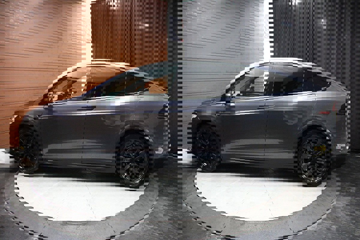 Used 2022 Tesla Model X Plaid image 57