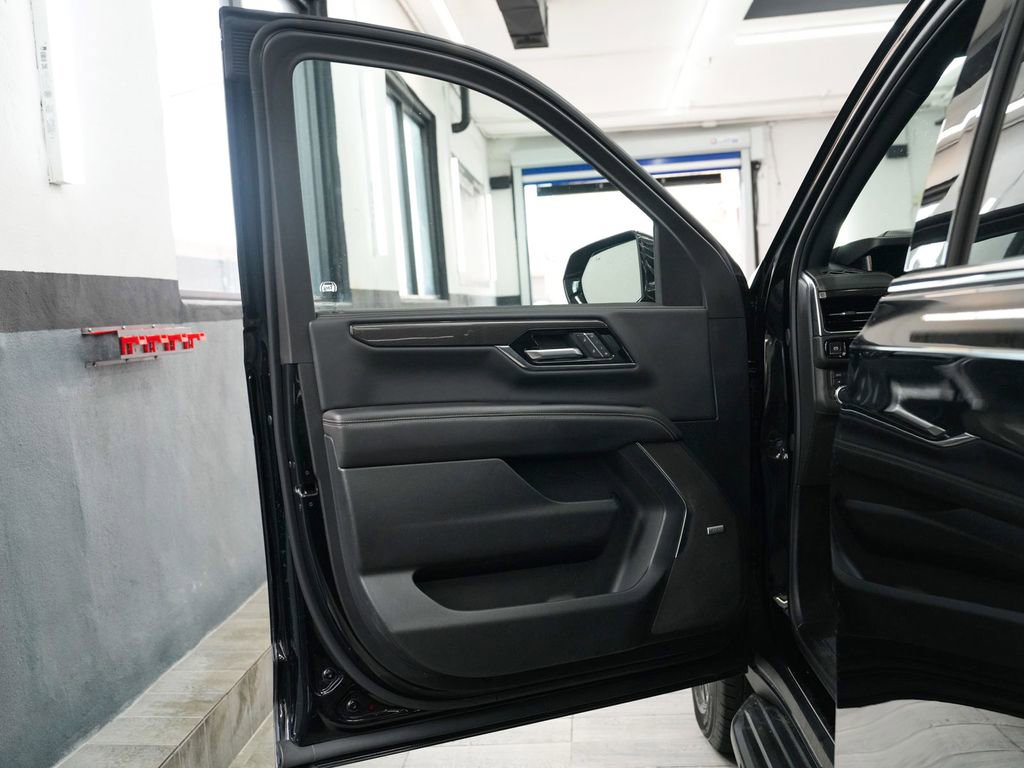Used 2025 GMC Yukon XL Elevation w/ LPO, Elevation Black Package AWD/4WD image 10