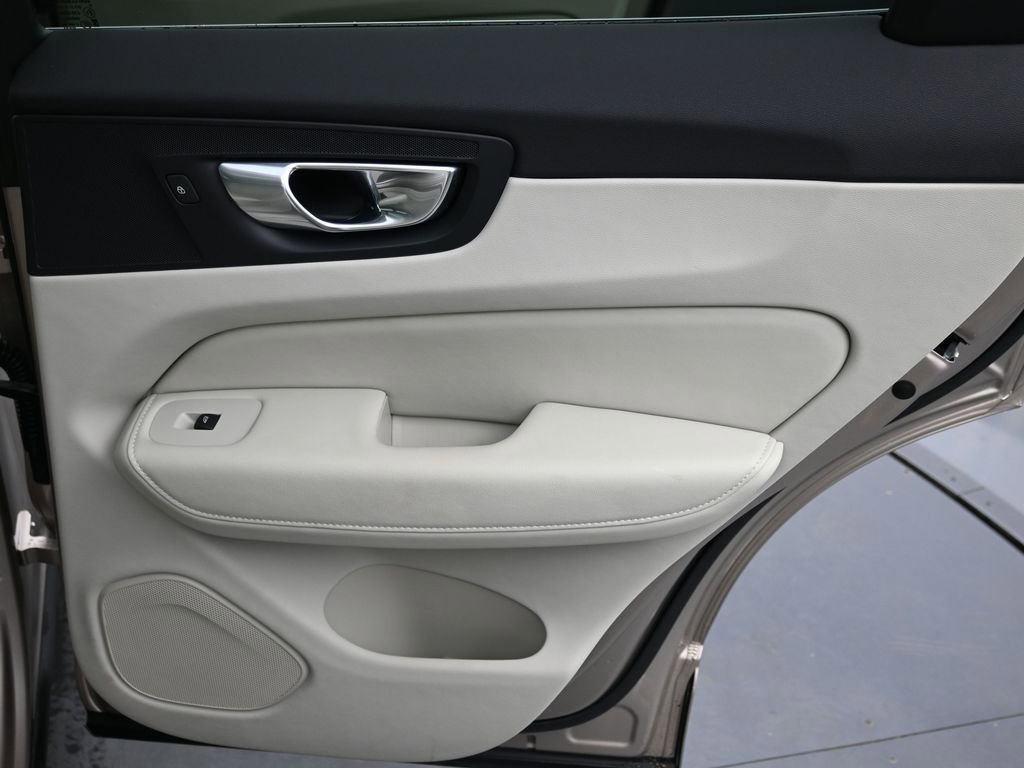 Certified 2023 Volvo XC60 B5 Plus image 16