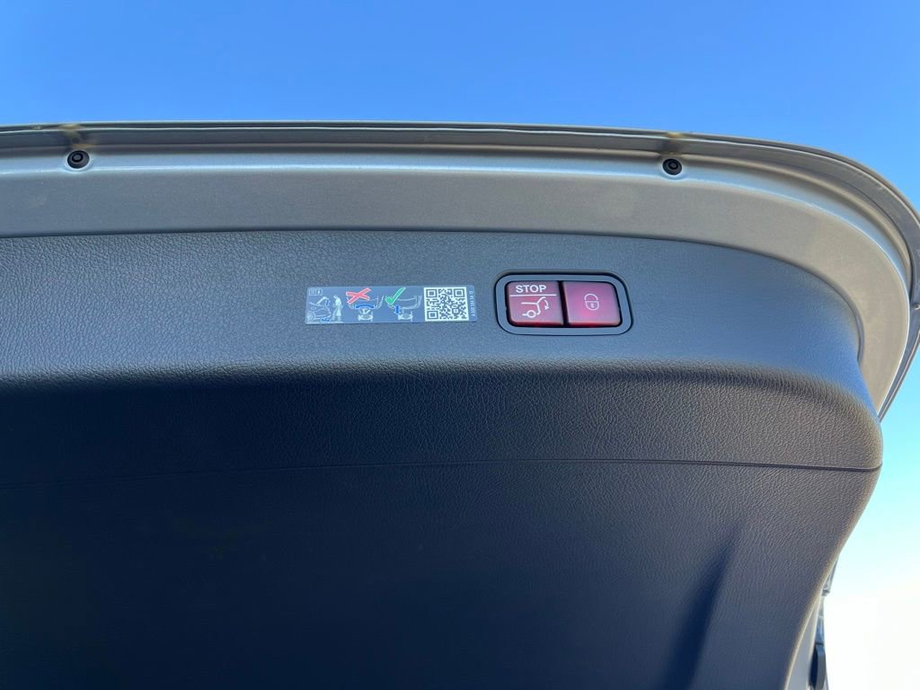 Used 2025 Mercedes-Benz GLC 350e 4MATIC image 61