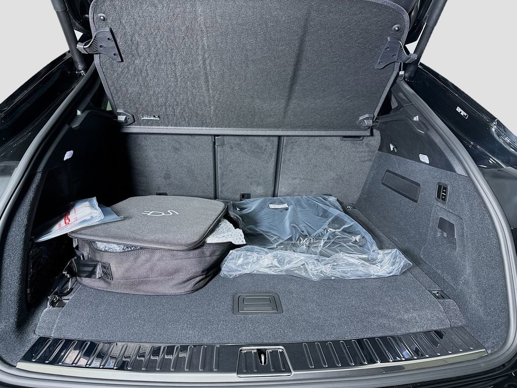 New 2025 Porsche Cayenne Turbo image 28