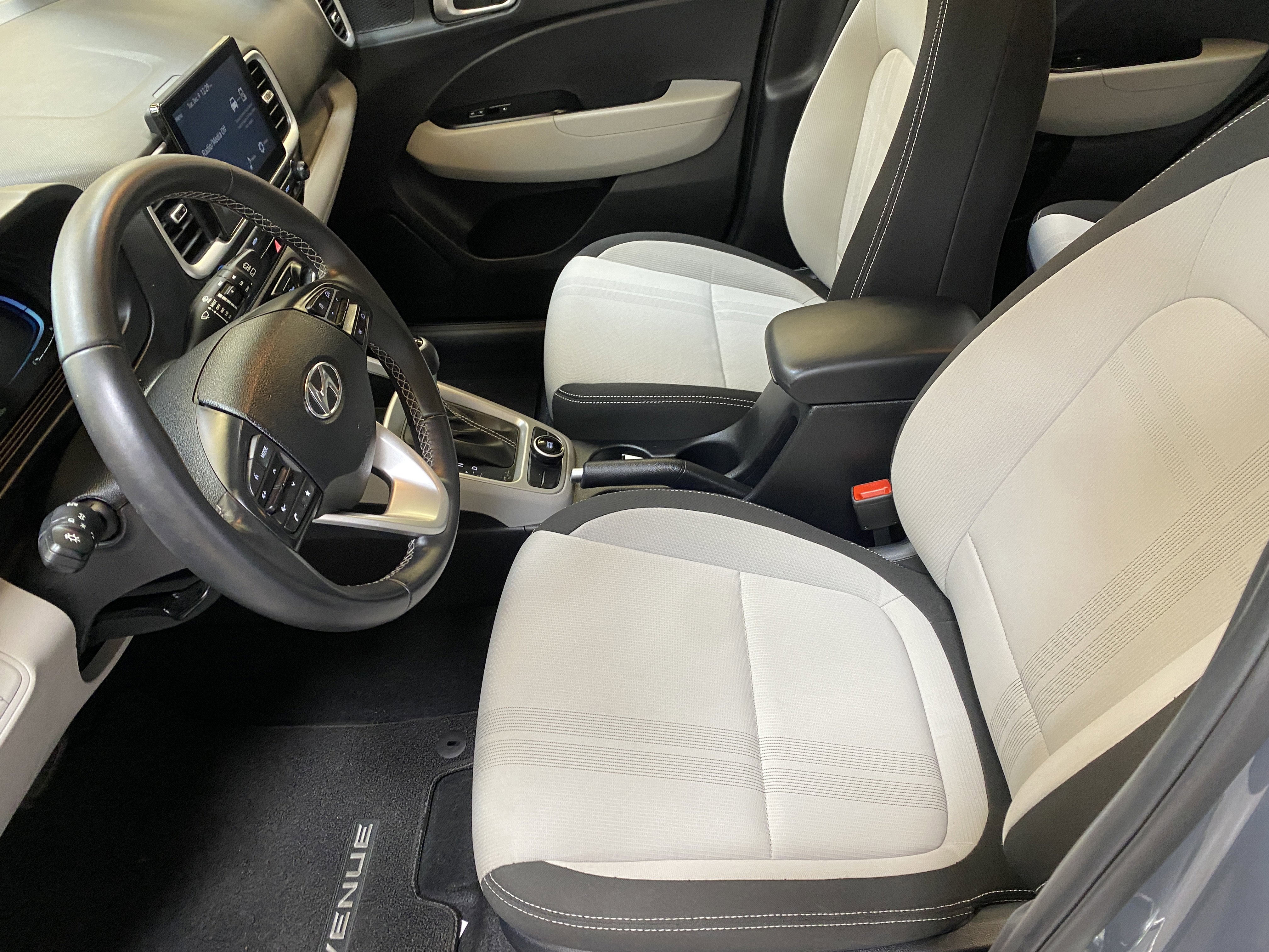 Used 2024 Hyundai Venue SEL image 18