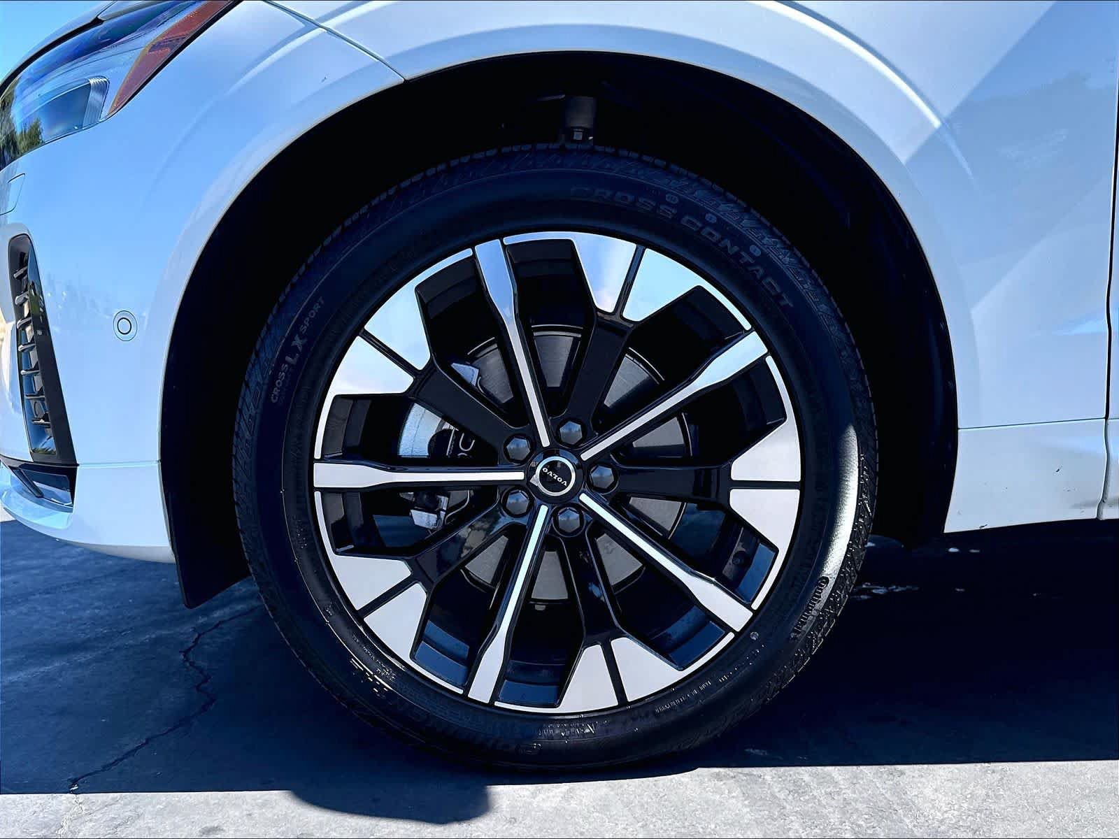 Used 2026 Volvo XC60 B5 Plus w/ Climate Package PRO AWD/4WD image 12