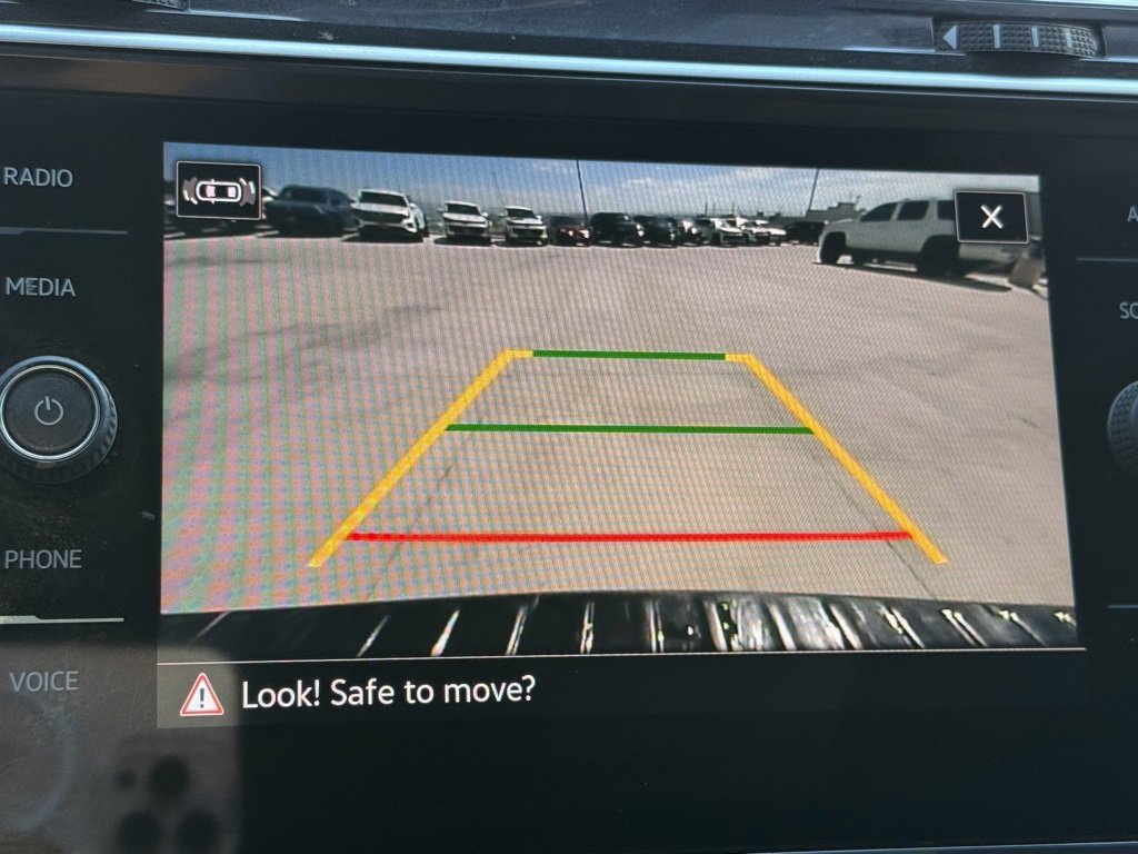 Certified 2024 Volkswagen Tiguan SE R-Line image 10