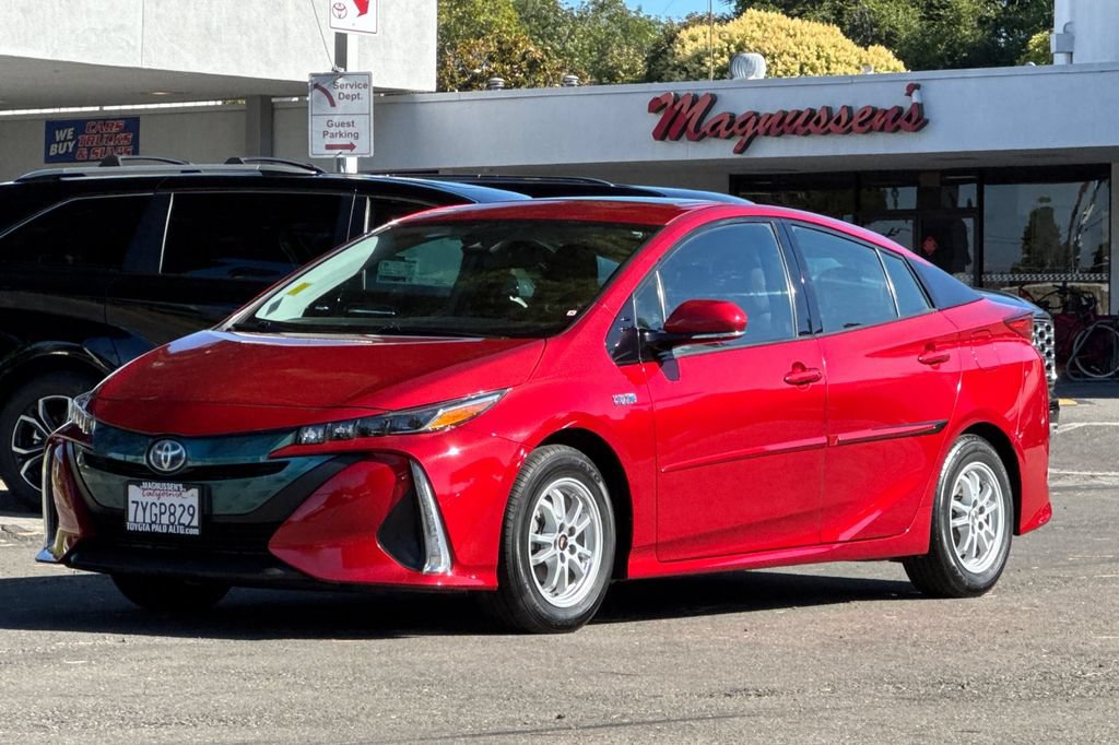 Used 2017 Toyota Prius Prime Plus FWD image 7