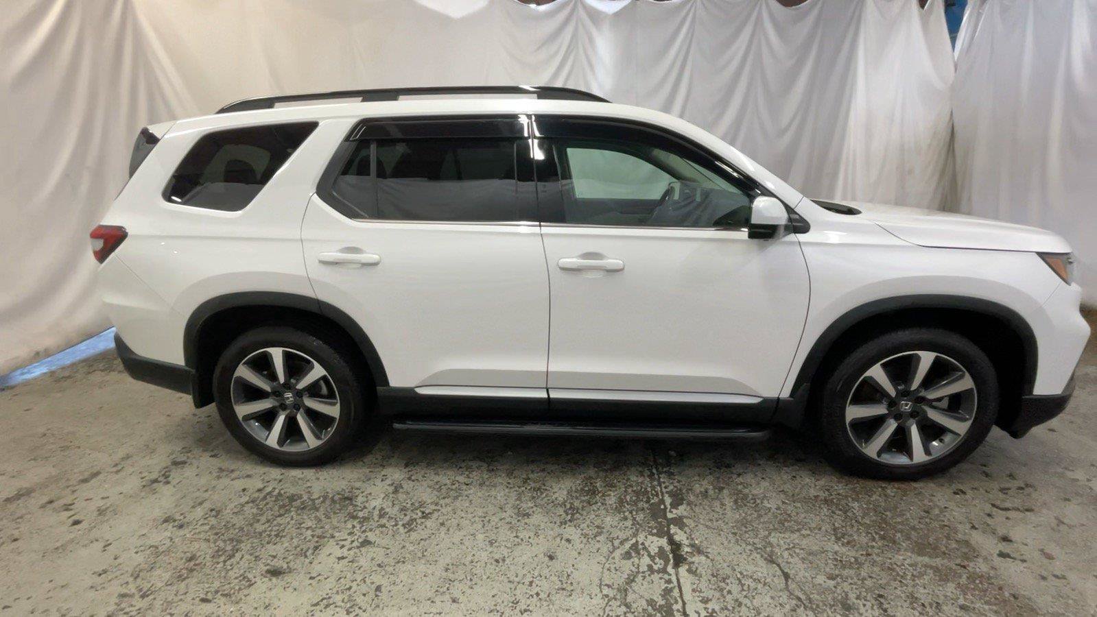 Used 2025 Honda Pilot Elite image 5