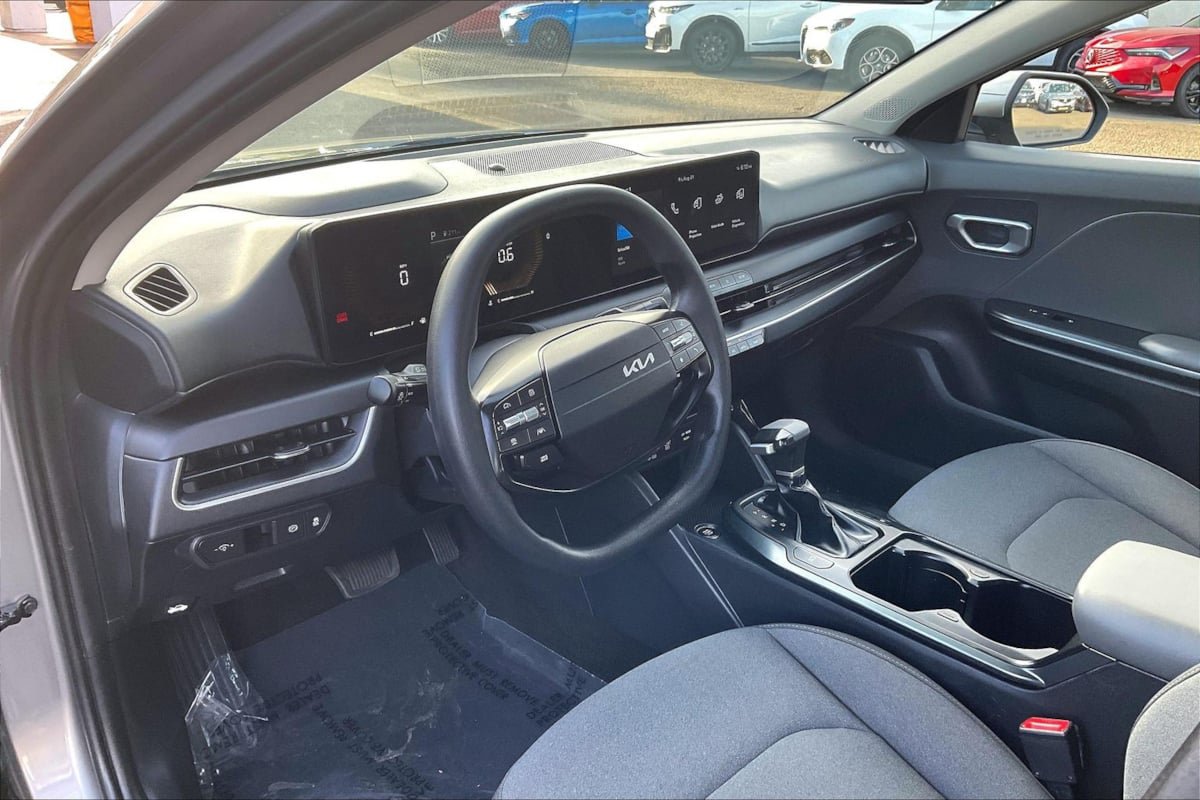 Used 2025 Kia K4 FWD image 11