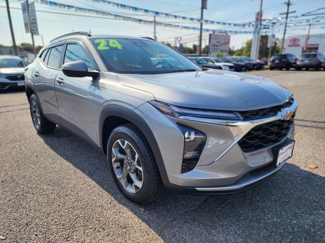 Used 2024 Chevrolet Trax LT image 7