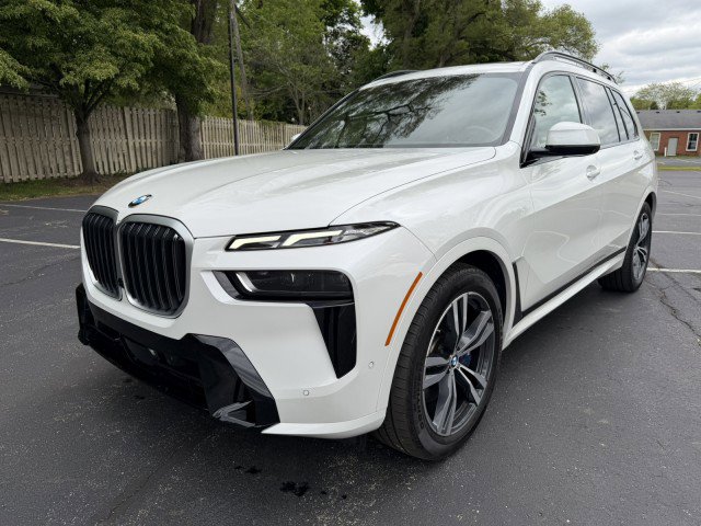 Used 2023 BMW X7 xDrive40i w/ M Sport Package AWD/4WD image 3