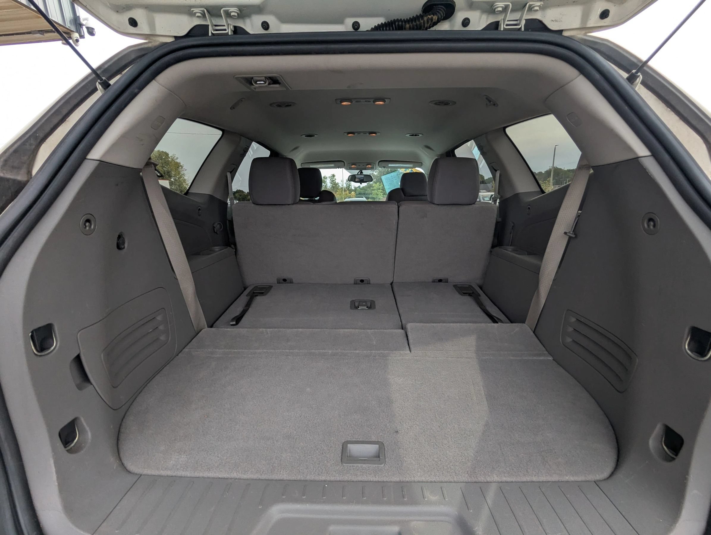 Used 2011 Chevrolet Traverse LS FWD image 9