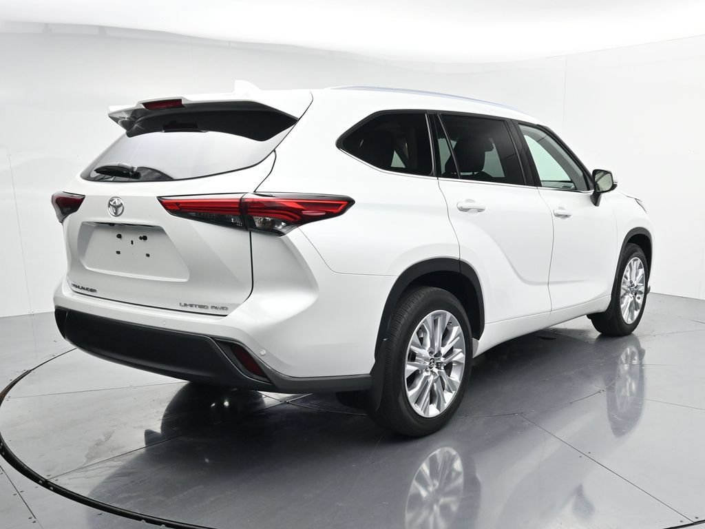 Used 2022 Toyota Highlander Limited AWD/4WD image 7