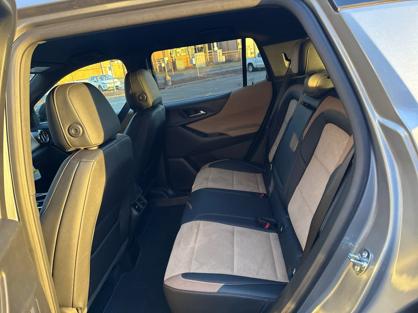 Used 2026 Chevrolet Equinox ACTIV image 11