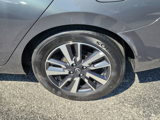 Used 2025 Nissan Versa SV image 6