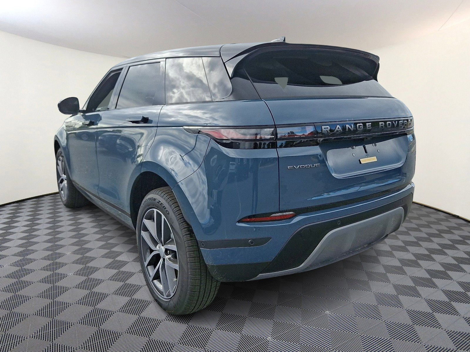 New 2026 Land Rover Range Rover Evoque S image 3