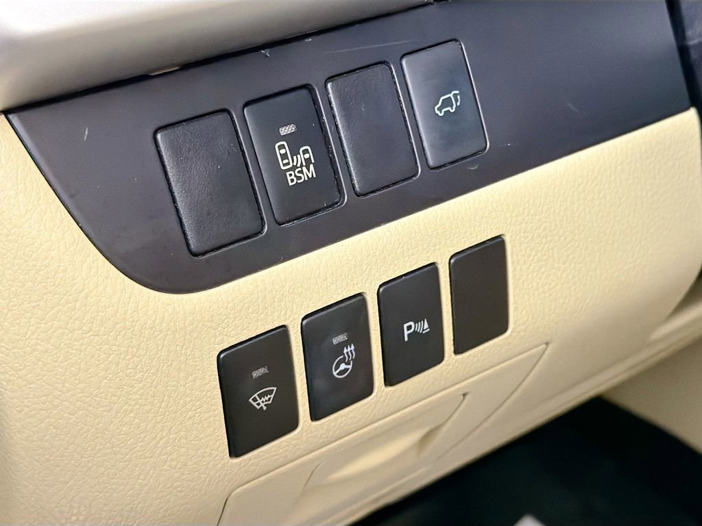 Used 2016 Toyota Highlander Limited image 10