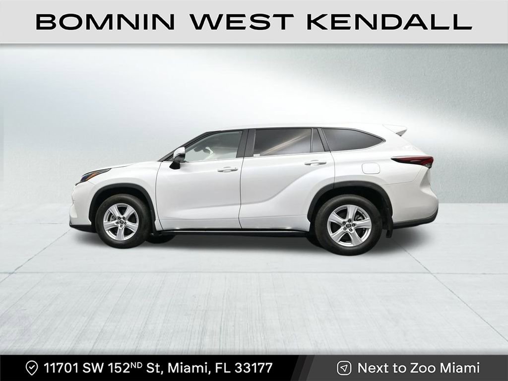 Used 2025 Toyota Highlander LE image 21