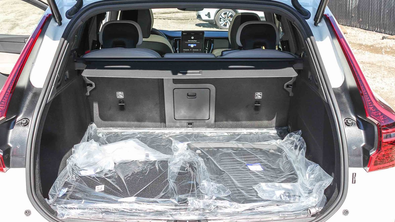 New 2026 Volvo XC60 B5 Plus w/ Climate Package PRO AWD/4WD image 27