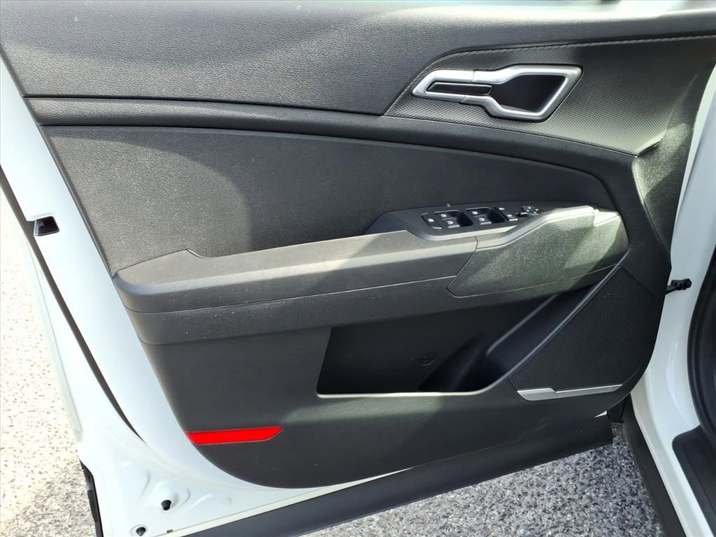 Used 2023 Kia Sportage LX image 17