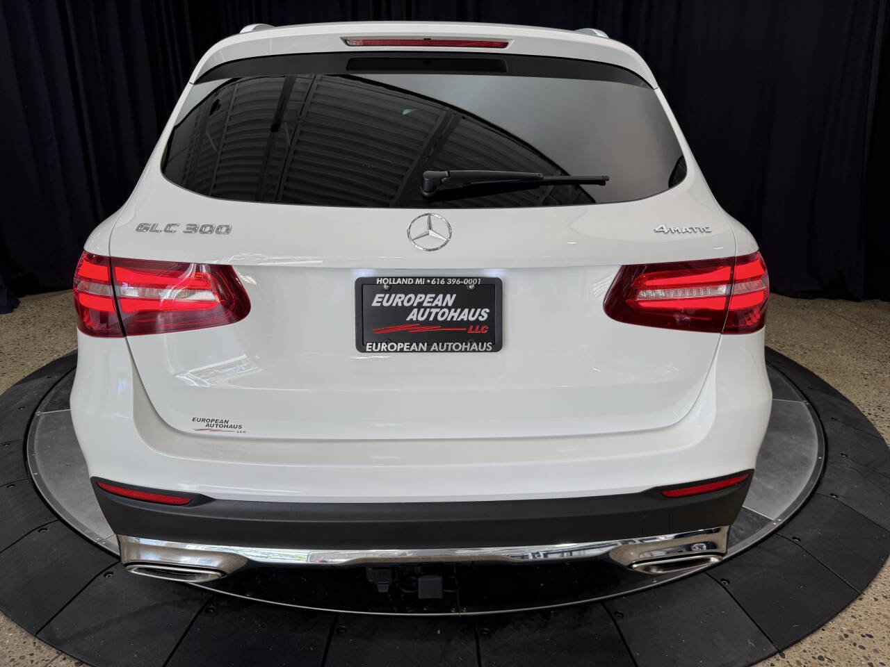 Used 2017 Mercedes-Benz GLC 300 4MATIC image 9