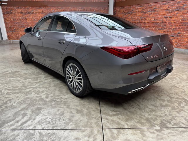 Used 2025 Mercedes-Benz CLA 250 4MATIC image 3